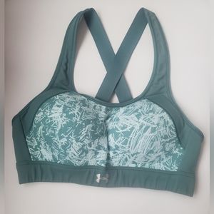 Under Armour Sport bar padded cross back adjustable hook on Size S